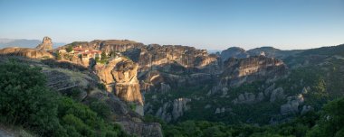 Kutsal teslis Manastırı