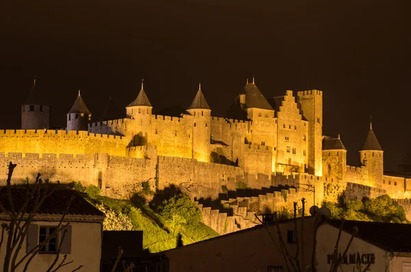 Burg und Stadtmauern von Carcassonne bei Nacht — Stockfoto