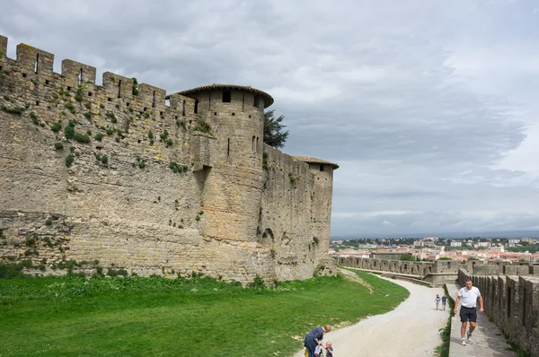 Muren van het kasteel en de stad van Carcassonne — Stockfoto