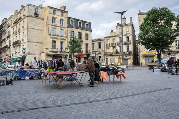 Mercado de pulgas en Place de Meynard, Burdeos — Foto de Stock