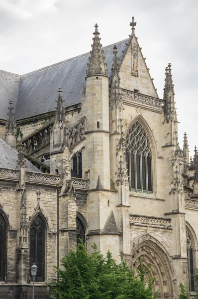 Belltower baziliky Saint-Michel — Stock fotografie