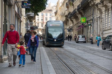 bordeaux şehrinde modern tramvay