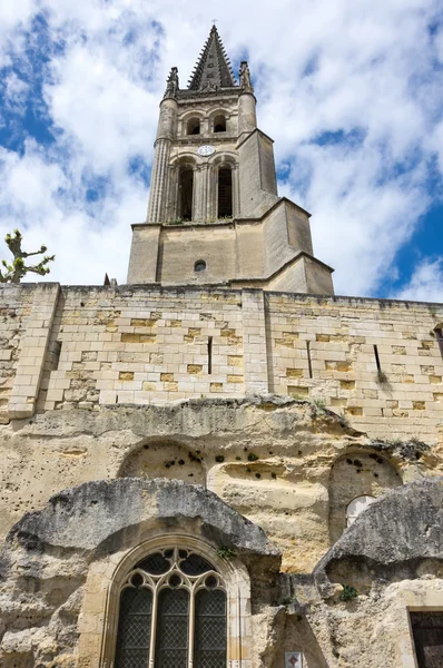 Belltower monolitický kostel — Stock fotografie