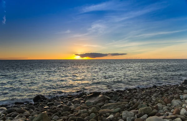 Günbatımı sahil Atlantik Okyanusu üzerinde — Stok fotoğraf