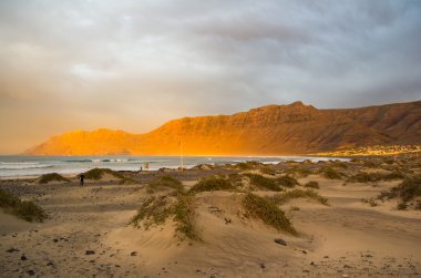 Atlantik Okyanusu kıyısında