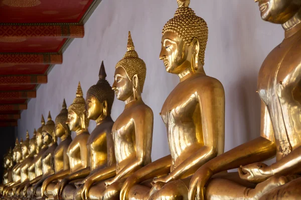 Zlatý Buddha sochy v Wat Pho — Stock fotografie