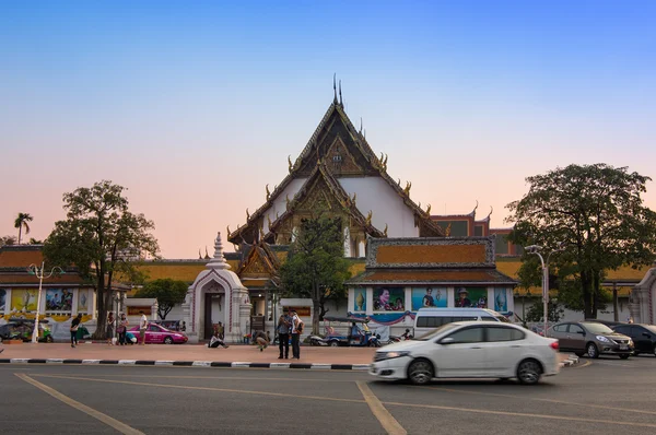 Suthat tempel på sunset — Stockfoto