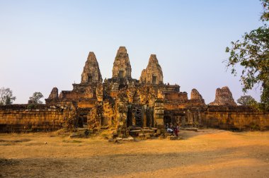 Phnom Bakheng Tapınağı'nda günbatımı