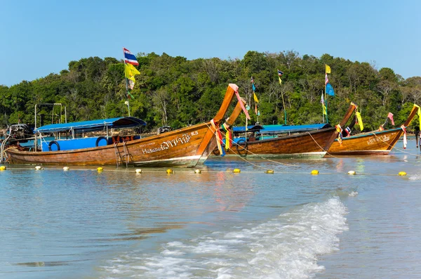 Hagyományos thai hosszú farok csónakok — Stock Fotó