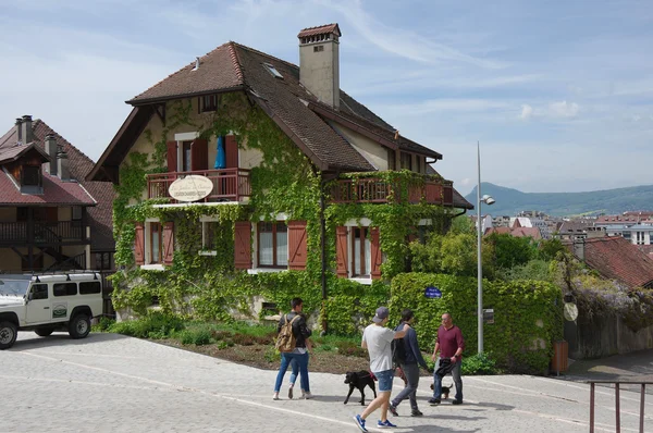 Vista de la calle en el centro de Annecy — Foto de Stock