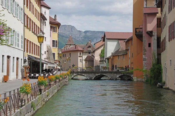 Vue sur le canal du centre-ville d'Annecy — Photo