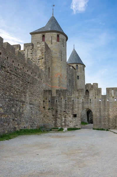 Slottet och staden murarna i Carcassonne — Stockfoto