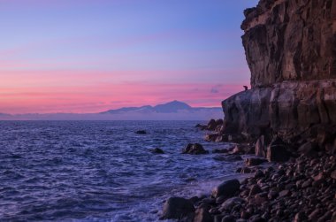 Günbatımı sahil Atlantik Okyanusu üzerinde