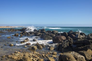 Atlantik Okyanusu kıyısında