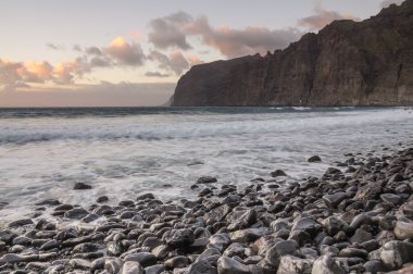 Cliffs Los Gigantes gün batımında