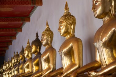 Wat Pho altın Buda heykelleri