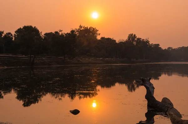 Srah Srang au coucher du soleil — Photo