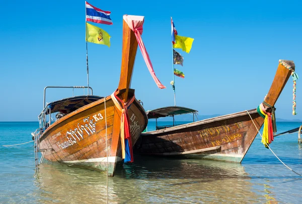 Barche tradizionali tailandesi a coda lunga — Foto Stock