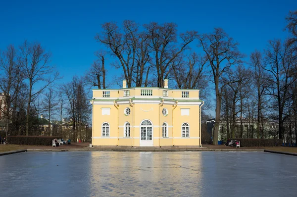 Bathhouse pavilion in Catherine park — Stock Photo, Image