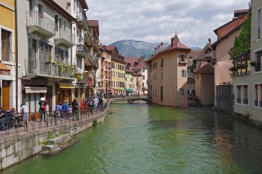 Annecy şehir merkezinde kanalı'nın görünümü