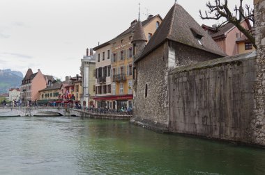 Annecy şehir merkezinde kanalı'nın görünümü
