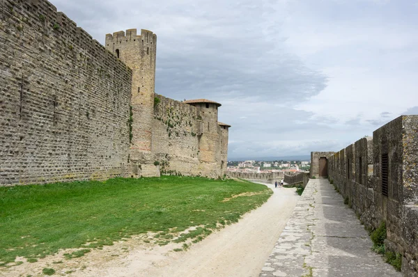Slottet och staden murarna i Carcassonne — Stockfoto