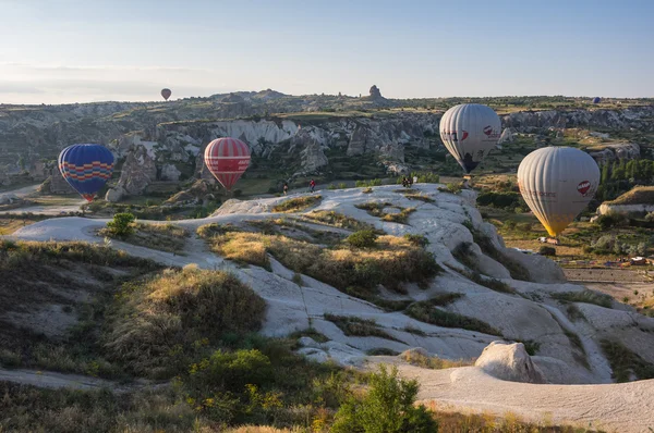 Globos de aire caliente sobre Capadocia — Foto de Stock