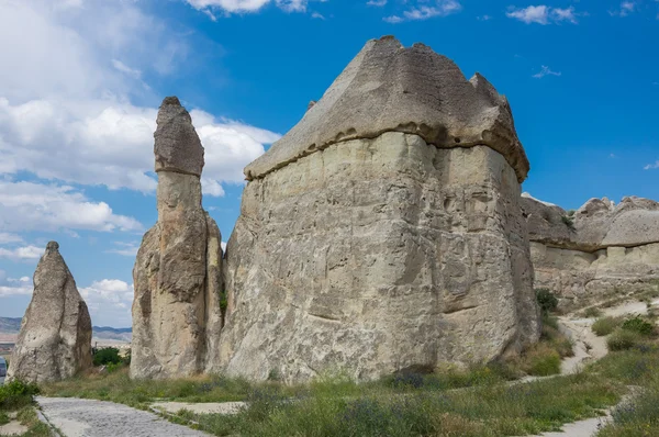 Каменные образования в каппадокии, индейке — стоковое фото