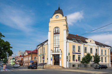 KAZAN, RUSSIA - 18 Temmuz 2018: Rusya 'nın Tataristan cumhuriyetinin başkenti Kazan' ın tarihi merkezindeki evler