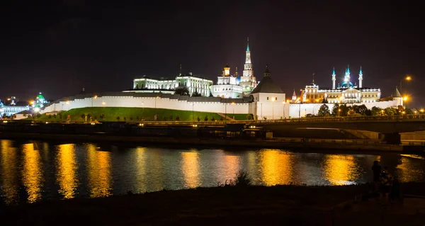 俄罗斯鞑靼斯坦共和国喀山市喀山克里姆林宫夜景全景 — 图库照片