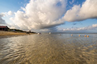 Endonezya 'nın Bali adasındaki Hint Okyanusu kıyısı