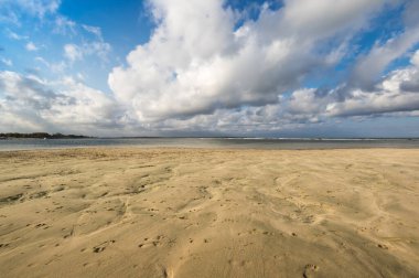 Endonezya 'nın Bali adasındaki Hint Okyanusu kıyısı