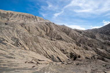 Bromo Dağı, Endonezya 'nın doğusunda yer alan Bromo Tengger Semeru Ulusal Parkı' nda aktif bir volkandır.