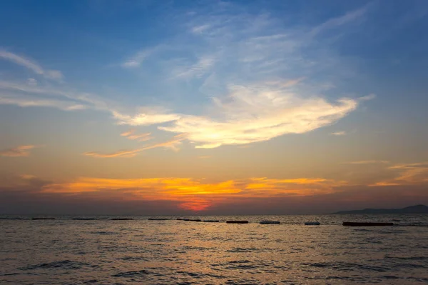 タイのパタヤリゾートでタイ湾の夕日の眺め — ストック写真