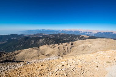 Türkiye 'nin Antalya ilindeki Türk Rivierası' nda yer alan ve Kemer yakınlarındaki bir dağ olan Lycian Olympus olarak da bilinen Tahtali 'nin zirvesinden panoramik manzara