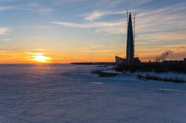 Lakhta Merkezi ve Finlandiya Körfezi 'nin panoramik manzarası, Saint-Petersburg, Rusya