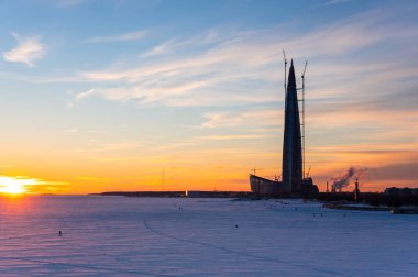 Lakhta Merkezi ve Finlandiya Körfezi 'nin panoramik manzarası, Saint-Petersburg, Rusya