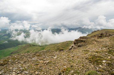 Rusya 'nın Karachay-Çerkesya Cumhuriyeti' ndeki Bermamyt Platosu 'nun panoramik manzarası