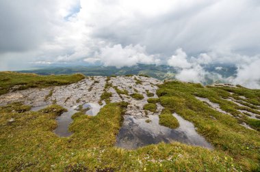 Rusya 'nın Karachay-Çerkesya Cumhuriyeti' ndeki Bermamyt Platosu 'nun panoramik manzarası