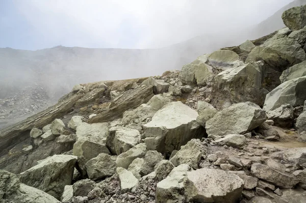 Doğu Java, Endonezya 'daki Ijen volkanının yamacı
