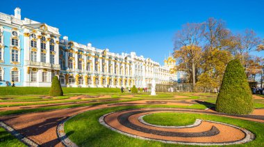 Catherine Sarayı, Rusya 'nın SaintPetersburg eyaletinin Tsarskoye Selo (Puşkin) kasabasında yer alan bir Rococo sarayıdır.