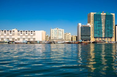 DUBAI, BİRLİK ARAB EMIRATES - 04 Aralık 2018: Dubai Creek, Birleşik Arap Emirlikleri 'nde yer alan tuzlu su deresi 