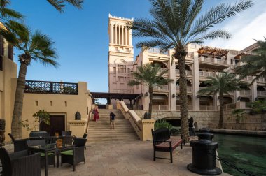 DUBAI, BİRLİK ARAB EMIRATES - 05 Aralık 2018: Madinat Jumeirah the Arab Resort - Dubai, Birleşik Arap Emirlikleri 'nde 5 yıldızlı bir tatil beldesi.