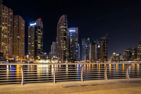 Dubai Emirados Arab Unidos Dezembro 2018 Vista Noturna Sobre Arranha — Fotografia de Stock