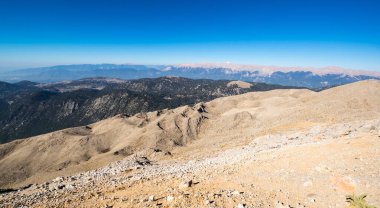 Türkiye 'nin Antalya ilindeki Türk Rivierası' nda yer alan ve Kemer yakınlarındaki bir dağ olan Lycian Olympus olarak da bilinen Tahtali 'nin zirvesinden panoramik manzara