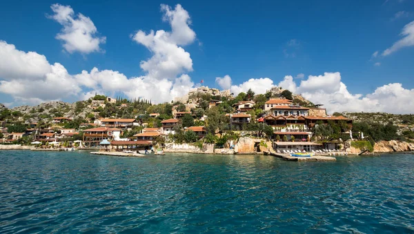 ANTALYA, TURKEY - 23 Ekim 2017: Türkiye 'nin Antalya ilindeki Türk Rivierası' nda Akdeniz kıyısındaki Simena köyünün manzarası