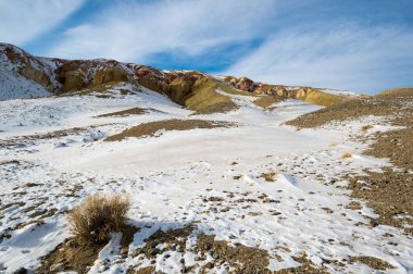 Kışın Altay dağlarında manzara, Sibirya, Rusya