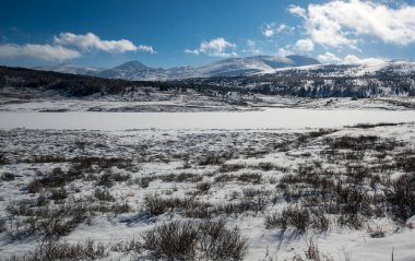 Altay 'daki Ulagan Dağları' nın kışın manzarası, Sibirya, Rusya