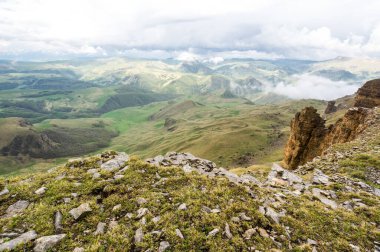 Rusya 'nın Karachay-Çerkesya Cumhuriyeti' ndeki Bermamyt Platosu 'nun panoramik manzarası