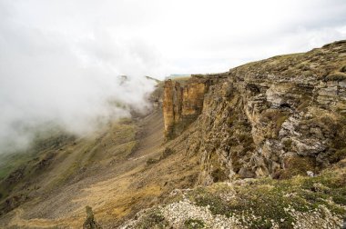 Rusya 'nın Karachay-Çerkesya Cumhuriyeti' ndeki Bermamyt Platosu 'nun panoramik manzarası
